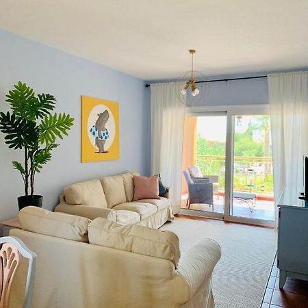 101 Hippo Apartment In Popular Regina Gardens Пафос Екстериор снимка