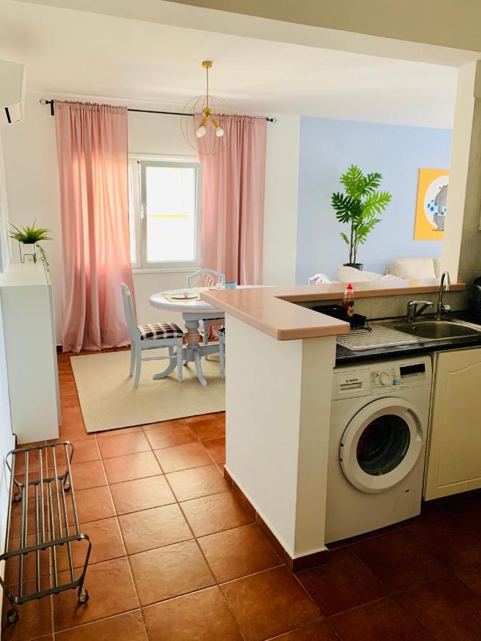 101 Hippo Apartment In Popular Regina Gardens Пафос Екстериор снимка