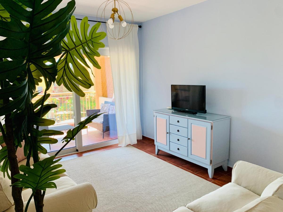 101 Hippo Apartment In Popular Regina Gardens Пафос Екстериор снимка